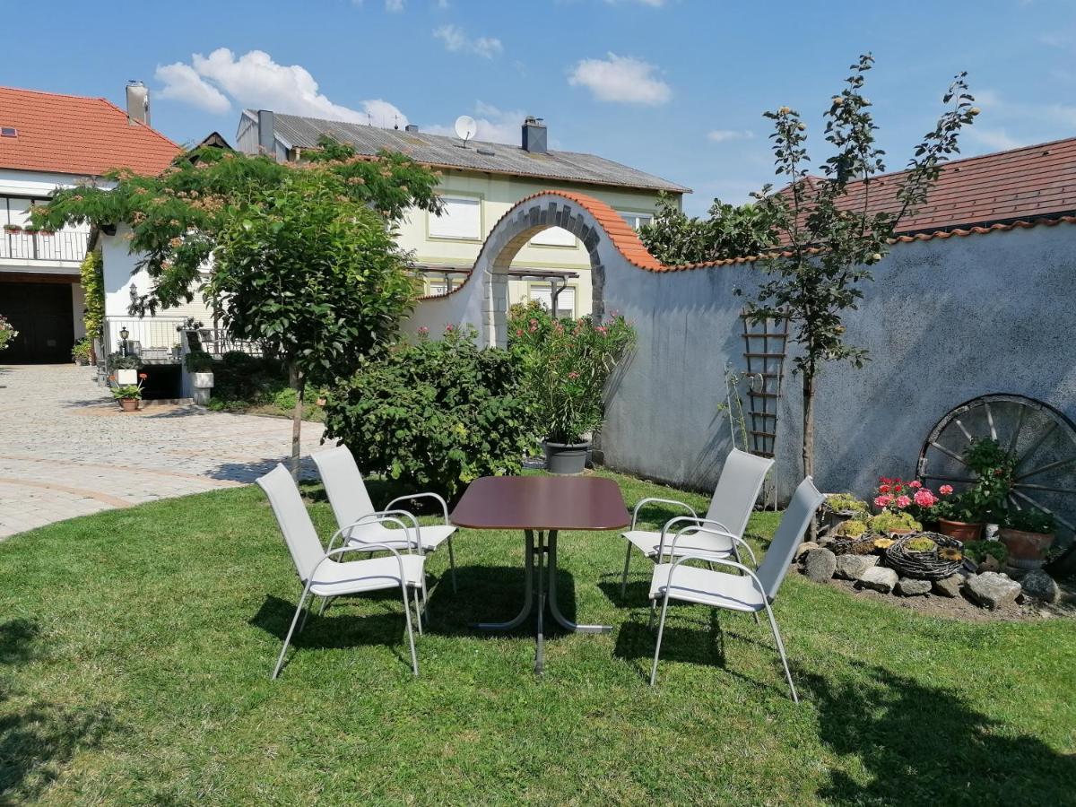 Gaestehaus Anita Breitenbrunn  Dış mekan fotoğraf