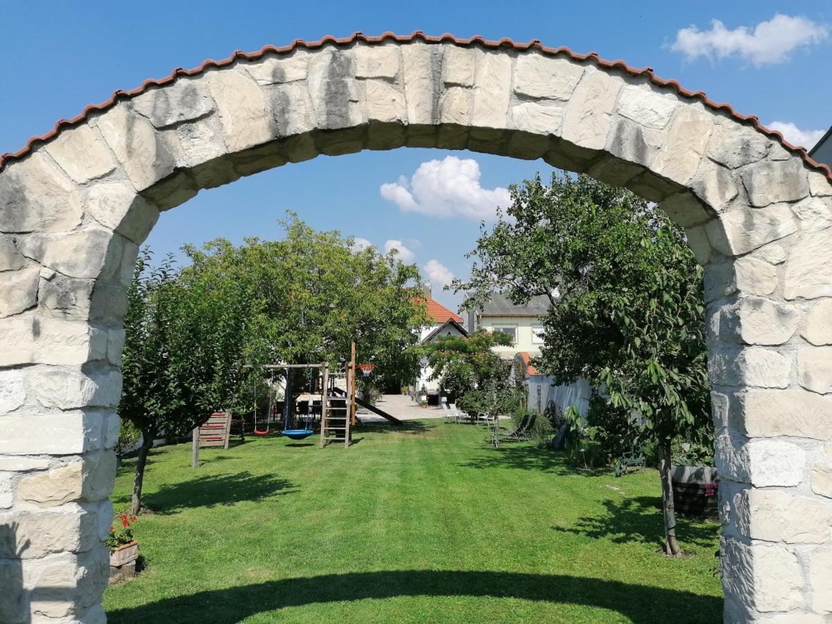Gaestehaus Anita Breitenbrunn  Dış mekan fotoğraf